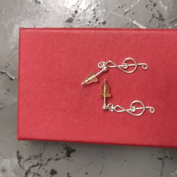 Music note dangle earrings - Picture 1 of 1